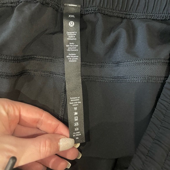 Lululemon Black Linerless Pace Breaker XXL - Picture 3 of 3